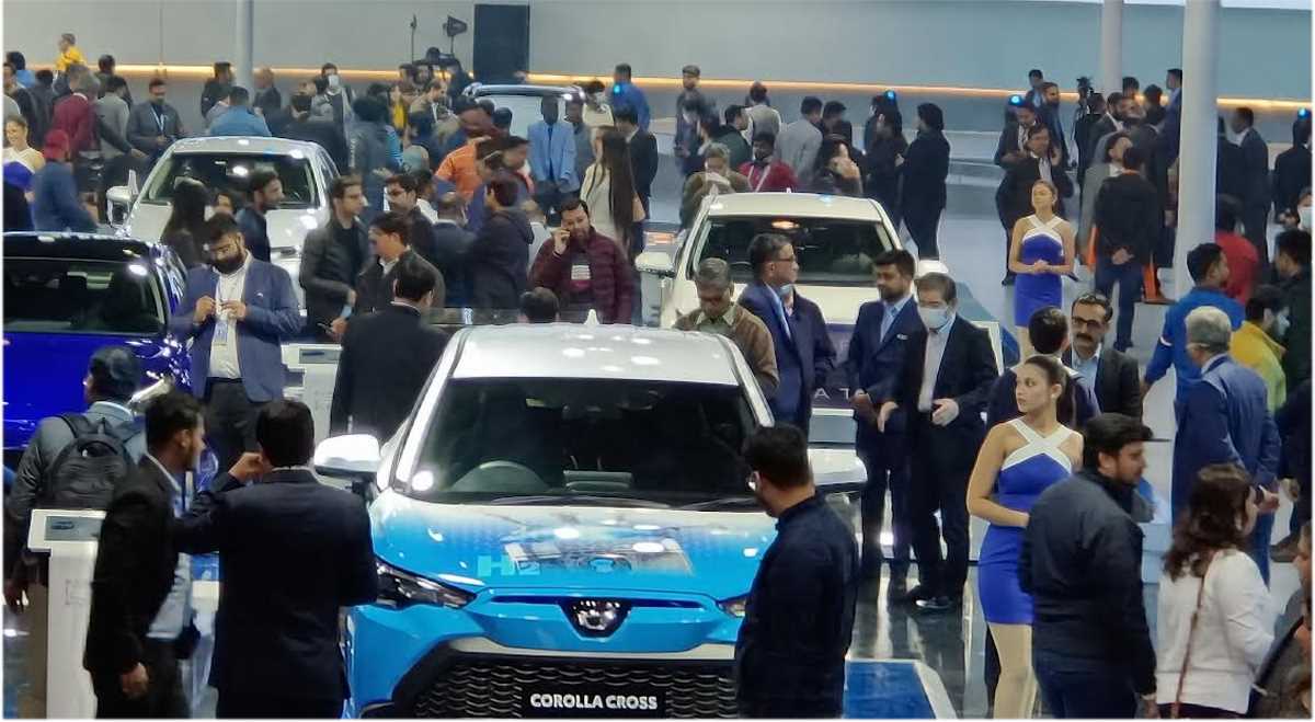 ऑटो एक्सपो का समापनः अंतिम दिन गाड़ियों का दीदार करने उमड़ी भीड़